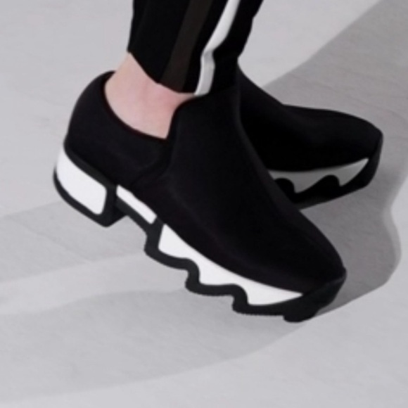 Women’s iRi WES I Black Outline Low Top Sneaker- Size 37.5 - Picture 3 of 14